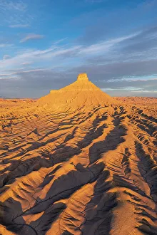 Images Dated 5th January 2023: Factory Butte near Hanksville, Utah, USA