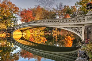 Fall foliage, Bow Bridge, Central Park, Manhattan, New York, USA
