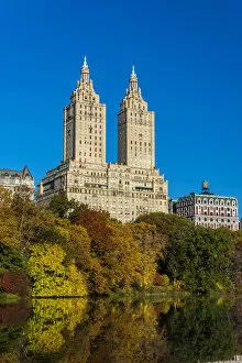Images Dated 14th December 2015: Fall foliage at Central Park with Upper West Side behind, Manhattan, New York, USA