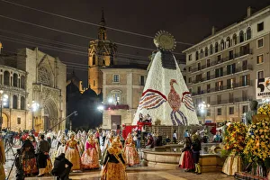 Images Dated 23rd March 2022: Falleros marching at the flower offering ceremony (ofrena de flors or ofrenda de flores)