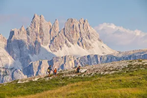 Croda Da Lago Prints: Family excursion in Dolomiti near Cinque Torri