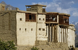 Islamic Republic Of Pakistan Gallery: The famous 19th-century Baltit Fort towers over the