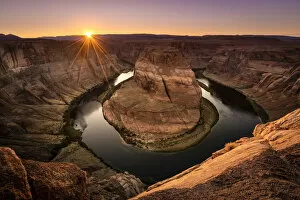 Images Dated 7th January 2020: Famous Horseshoe Bend on Colorado river at sunset, Page, Arizona, USA