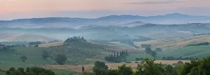 Farmhouse in valley at daybreak, Val d Orcia, Tuscany, Italy