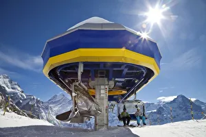 Top of a fast modern Chairlift, Grindelwald, Jungfrau region, Bernese Oberland, Swiss Top of a fast modern Chairlift, Grindelwald, Jungfrau region, Bernese Oberland, Swiss