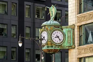The Father Time'old public clock outside the Jewelers Building, Chicago, Illinois, USA