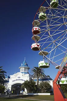 Images Dated 4th November 2010: Ferris wheel outside Boardwalk entertainment complex, Summerstrand, Port Elizabeth