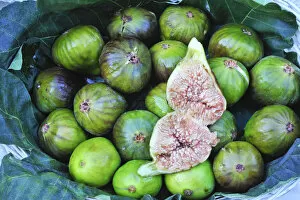 Images Dated 15th August 2011: Figs, a delicacy. Portugal
