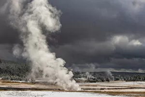Images Dated 27th February 2019: Firehole River, Lower Geyser Basin, Yellowstone National Park, Wyoming, USA