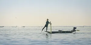 Fisherman with a fishing, Lake Inle, Nyaungshwe Township, Taunggyi District, Shan State