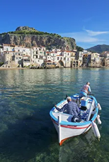 Images Dated 9th May 2016: Fishermen, Cefalu, Sicily, Italy, Europe