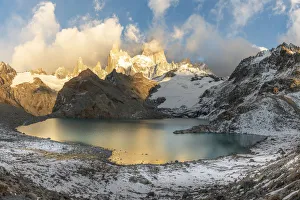 Argentina Gallery: Fitz Roy range in the morning at Laguna Los Tres. El Chalten, Santa Cruz province