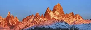 Images Dated 1st March 2021: Fitzroy Mountains - Argentina, Santa Cruz, Los Glaciares, El Chalten, Mount Fitz Roy