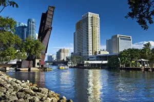 Images Dated 13th April 2016: Florida, Fort Lauderdale, Riverwalk, Railroad Bridge, New River