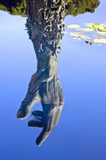 Images Dated 5th June 2015: Florida, Miami Beach, Holocaust Memorial, 42 Foot High Bronze Hand, Reflection In