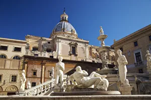 Fontana Pretoria, Piazza Pretoria, Palermo, Sicily, Italy