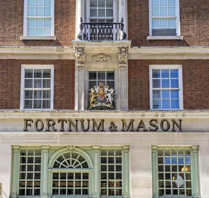 Upmarket Gallery: Fortnum and masons, Piccadilly, London, England, UK