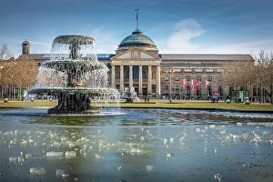 Wiesbaden Prints: Fountain and icy pond at the bowling green in front of the Kurhaus
