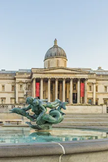 Images Dated 31st March 2020: Fountain outside the National Gallery, Trafalgar Square, London, England