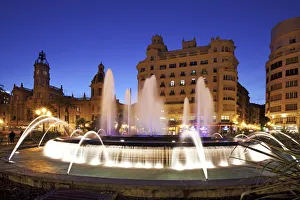 Fountain in Plaza del Ayuntamiento, Valencia, Spain