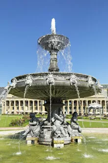 Images Dated 7th January 2022: Fountain at Schlossplatz Square with a view on Konigsbau building, Stuttgart, Baden-Wurttemberg