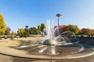 Images Dated 2nd May 2019: Fountain at the Seattle Centre and Space needel, Seattle, Washington, USA