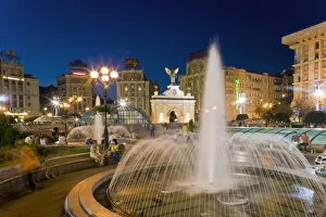 Images Dated 28th October 2008: The fountains in Maidan Nezalezhnosti, (Independence Square), Kiev, Ukraine