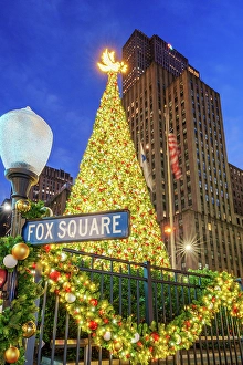 Chritmas Prints: Fox News Tv Station and the all american Christmas tree