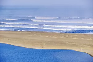 Images Dated 6th April 2022: Foz do Arelho beach between the sea and the Obidos Lagoon. Caldas da Rainha, Portugal