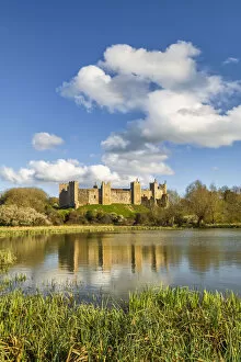 Images Dated 1st June 2021: Framlingham Castle Reflecting in Mere, Framlingham, Suffolk, England