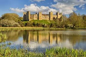 Images Dated 1st June 2021: Framlingham Castle Reflecting in Mere, Framlingham, Suffolk, England