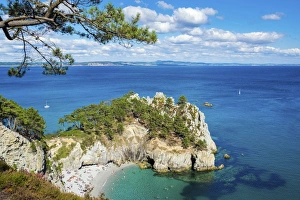 France, Brittany (Bretagne), Finistere department, Crozon. Plage de l ile Vierge beach