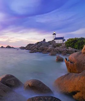 France, Brittany, Finistere, Brignogan Plages, Pontusval Lighthouse on Pointe de