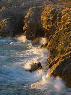 France, Brittany, Morbihan, Cote Sauvage, Quiberon Peninsula, Port Goulom, waves crashing