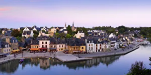 France, Brittany, Morbihan, Gulf of Morbihan, Auray, Saint Goustan harbour at dusk