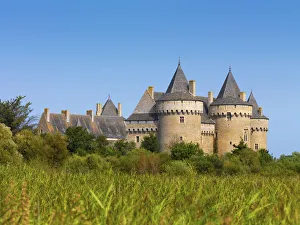 France, Brittany, Morbihan, Sarzeau, Chateau de Suscinio across field