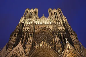 France, Marne, Champagne Ardenne, Reims, Cathedrale Notre Dame, exterior, evening