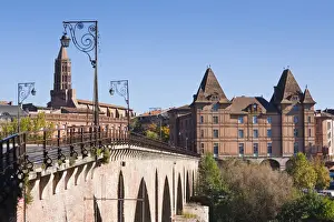 France, Midi-Pyrenees Region, Tarn-et-Garonne Department, Montauban, Pont Vieux bridge
