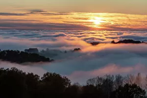 Images Dated 7th February 2023: France, Nouvelle-Aquitaine, Correze, landscape at the edge of the fog at sunset