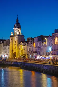 France, Poitou Charentes, La Rochelle, Old Harbour, Porte de La Grosse Horloge at dusk