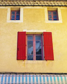 Vaucluse Gallery: France, Provence, Orange, Colourful shop front