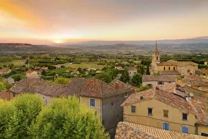 Images Dated 24th October 2019: France, Provence, Vaucluse, Bonnieux, Hilltop village at sunset