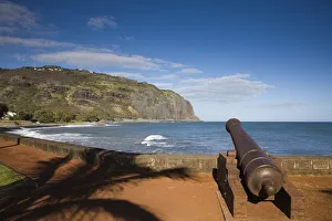 Images Dated 22nd September 2009: France, Reunion Island, St-Denis, view of La Montaigne from Le Barachois waterfront