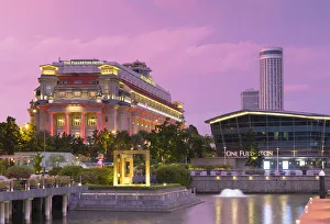 Luxurious Gallery: Fullerton Hotel at sunset, Marina Bay, Singapore