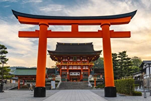 Images Dated 25th November 2018: Fushimi Inari-taisha shrine, Fushimi ward, Kyoto, Kyoto prefecture, Kansai region, Japan