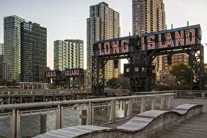 Images Dated 14th April 2016: Gantry Plaza State Park, Queens, Long Island, New York City, USA