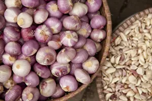Images Dated 10th October 2012: Garlics in basket, Old Quarter, Hanoi, Vietnam