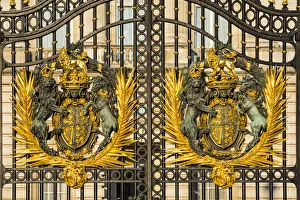 Images Dated 18th May 2018: Detail of gates in front of Buckingham Palace, London, England, UK