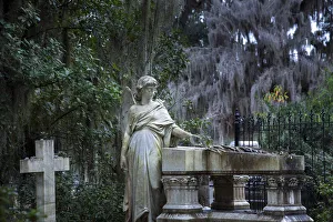 Images Dated 10th January 2017: Georgia, Savannah, Bonaventure Cemetery, Famous For Its Beautifully Appointed Tombs
