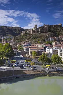 Georgia, Tbilisi, View over Mtkvari (Kura) river towards Old Town and Narikala Fortress